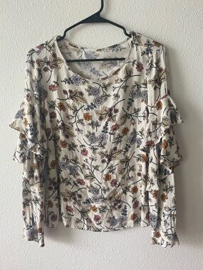 Floral Ruffle Sleeve Blouse in Cream
